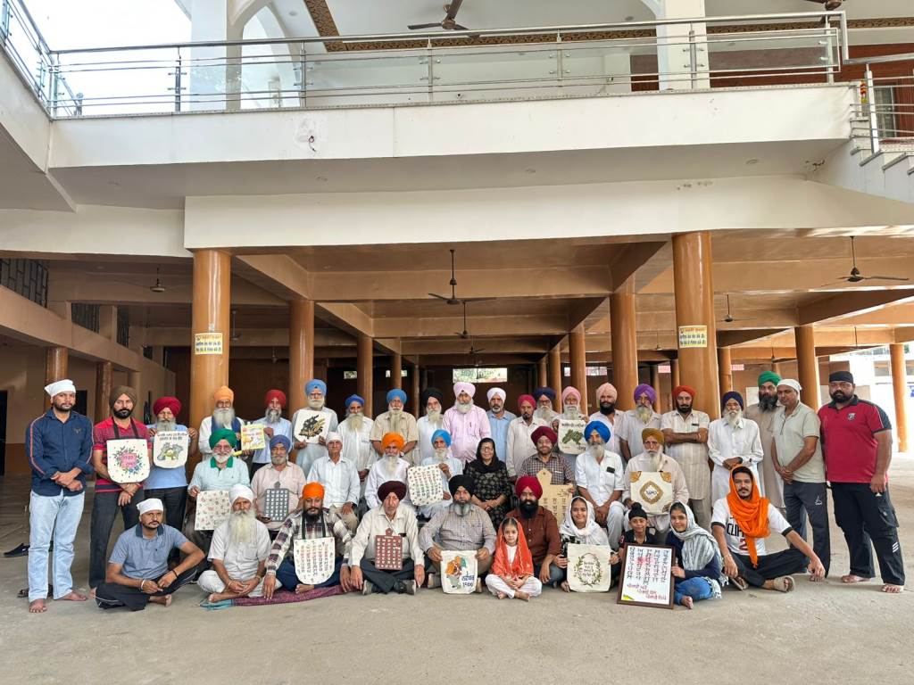 Chandigarh Punjabi Manch held a meeting in Dhanas village